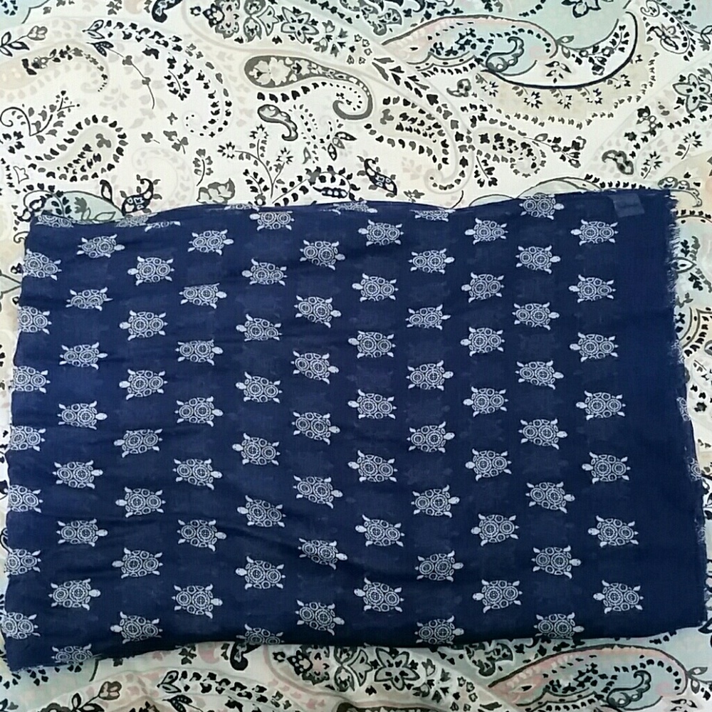 NWOT Vera Bradley Soft Fringe Scarf